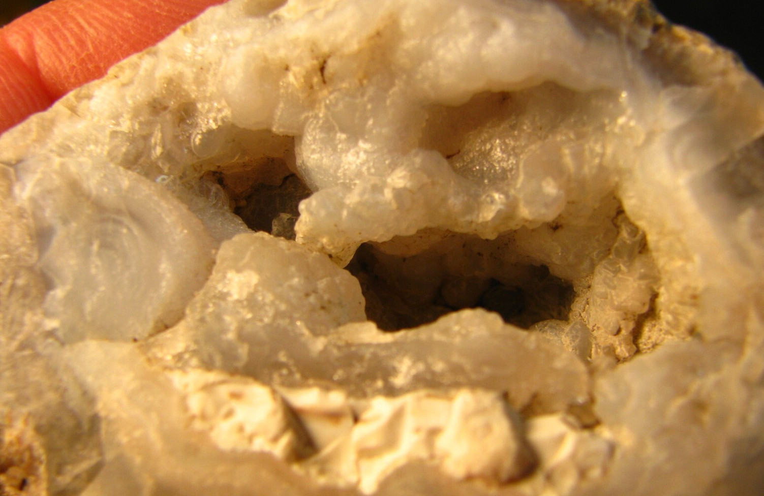 4.7oz 2.4in 133g AGATE GEODE HALF QUARTZ CRYSTALS NOT POLISHED #307