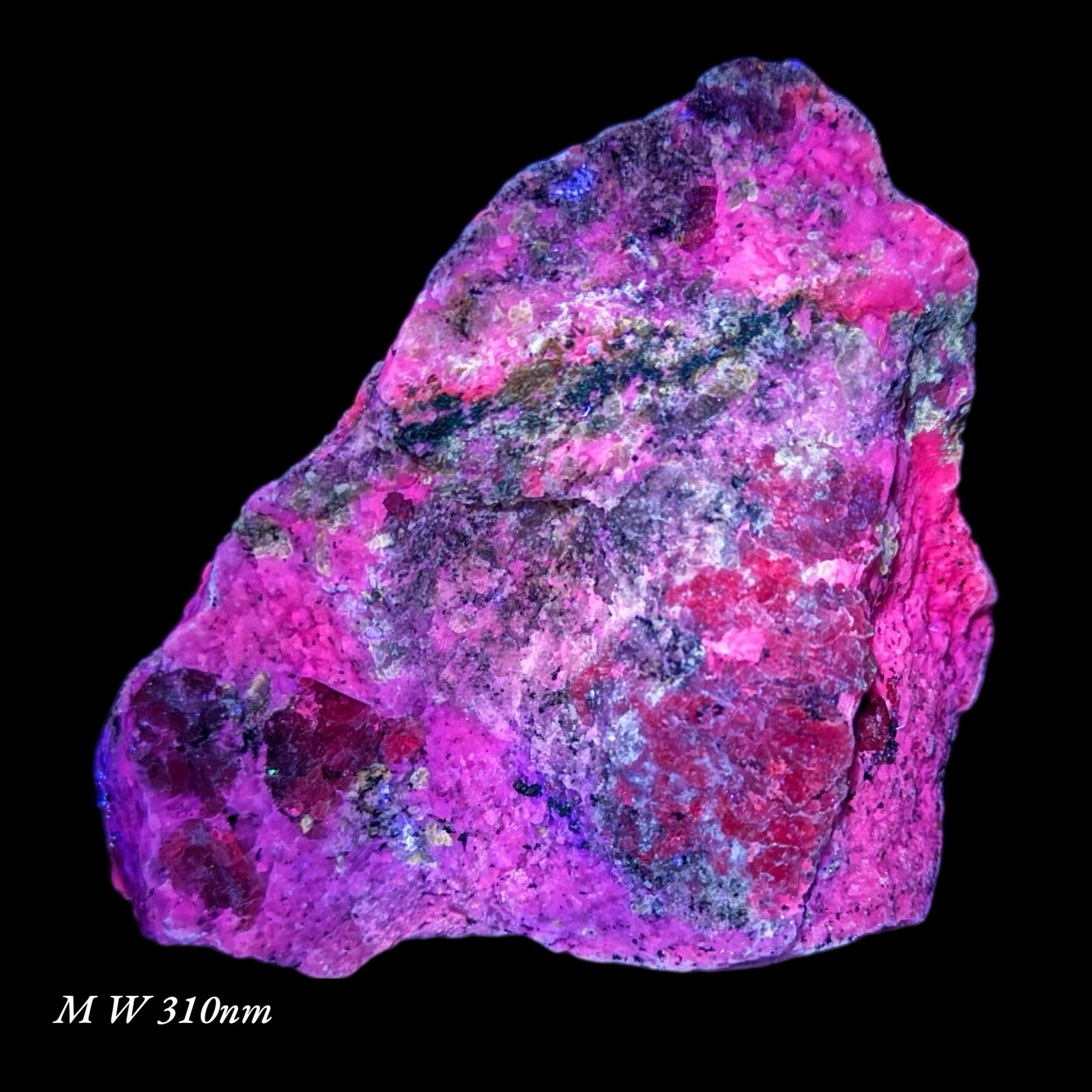620 GM Spinel, Marialite, Hyalite, Scapolite, Fluorapatite, Calcite, Phlogopite