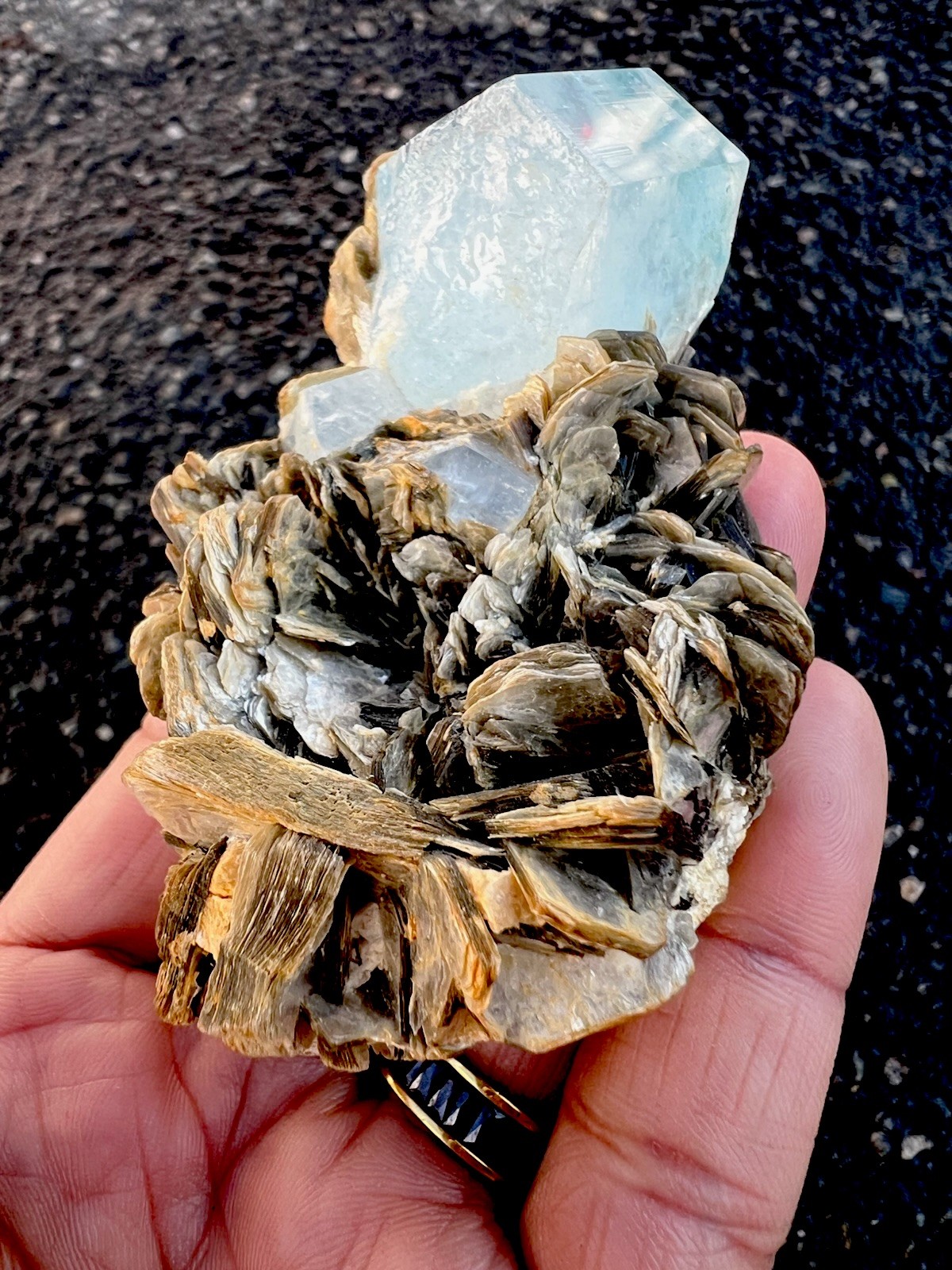Pakistan Gilgit Aquamarine Specimen With Mica 6.6 Oz