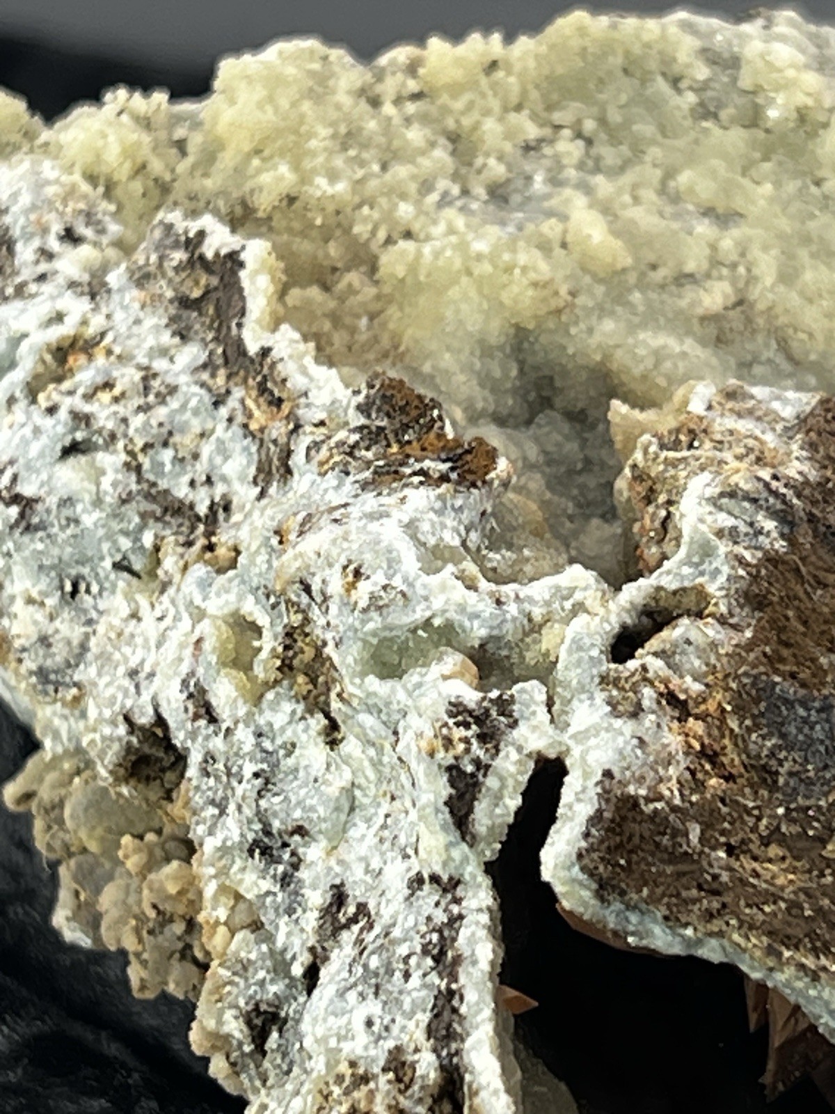 Smithsonite on Sphalerite with UV Calcite Ojuela Mine, Mexico. 1 LB. 13.7 oz