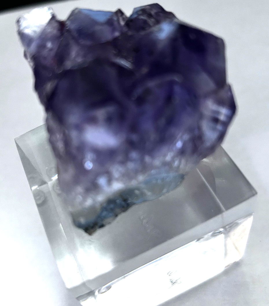 VINTAGE AMETHYST CLUSTER ON LUCITE STAND SIGNED J AX