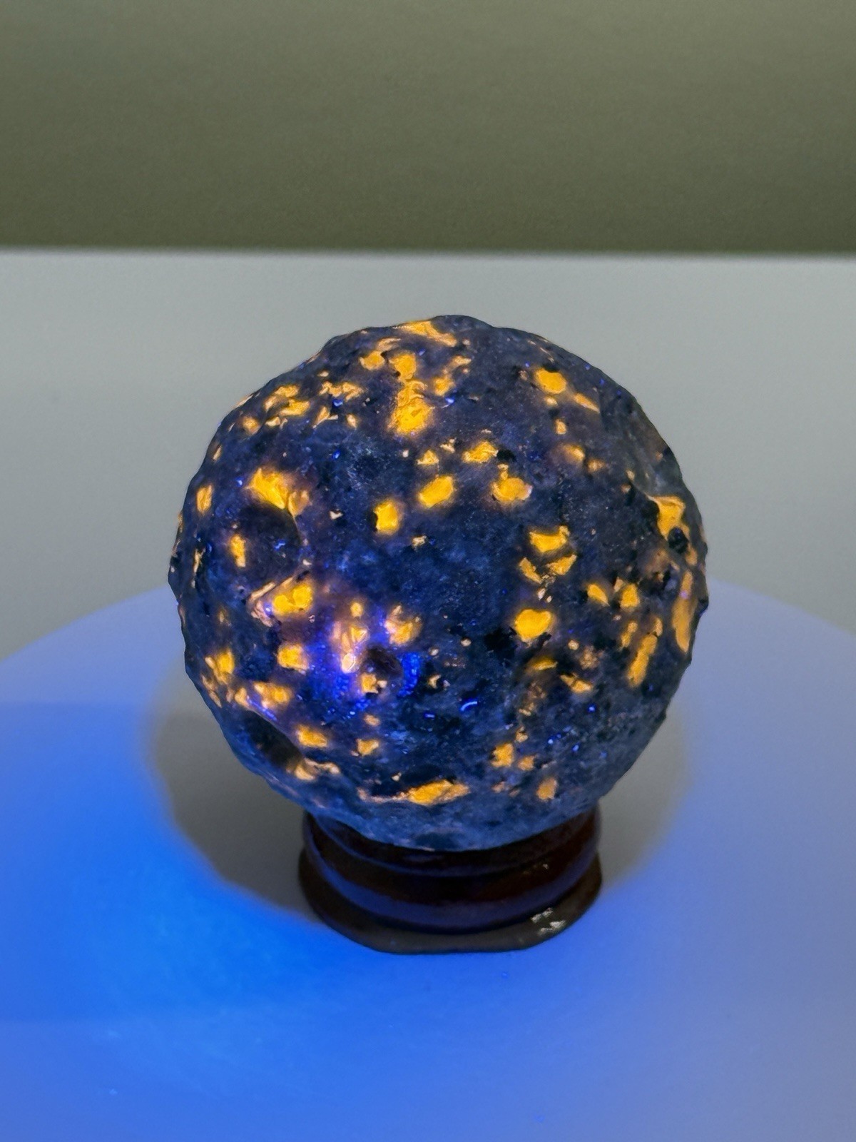 FLUORESCENT Sodalite-bearing Syenite (Yooperlite) Carved Moon Sphere w/ Stand