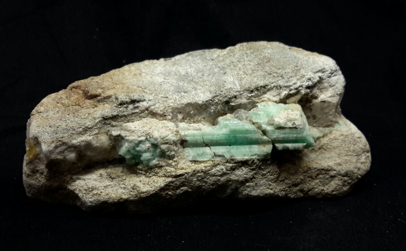 3.75″ Green EMERALD Crystal From Panjsher, Afghanistan