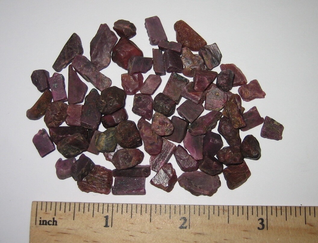 67 SMALL RARE NATURAL ROUGH 0.2″- 0.5″ RUBY CORUNDUM CRYSTALS INDIA 43.6grams *1