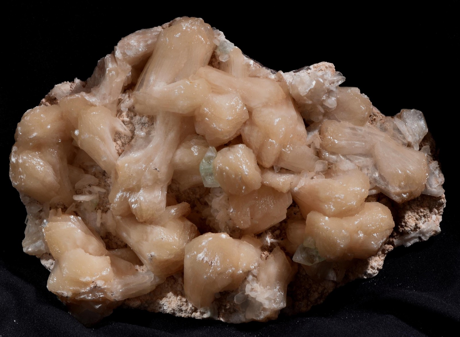 Peach stilbite flower with dash of green appophylite psychic intuition #1005