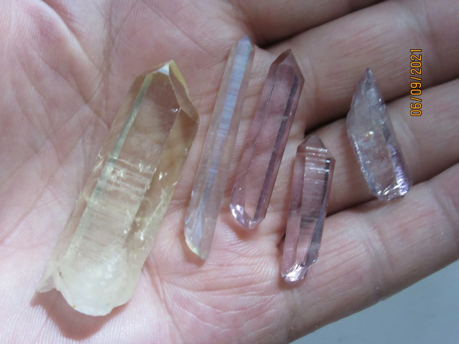 5 Pieces Platinum Coated Natural Quartz Points 1 13/16 to 1 5/16″ Long PLC-3