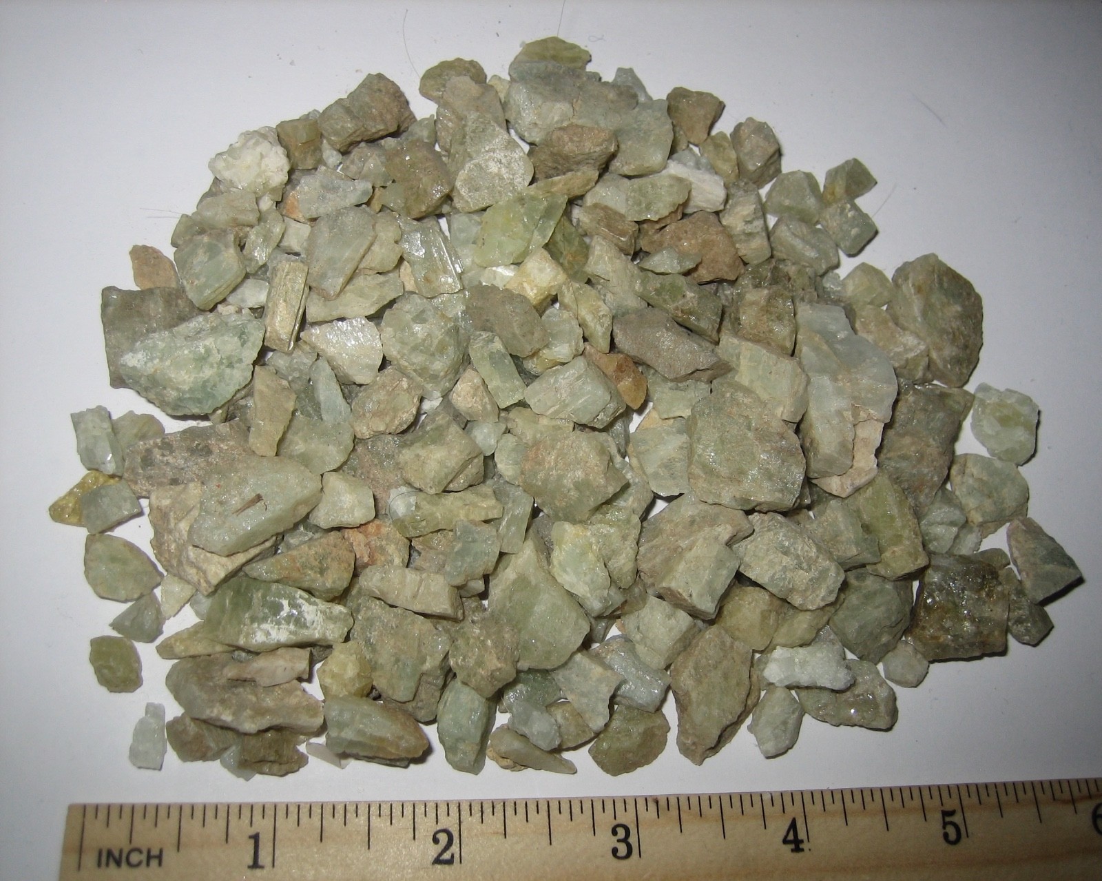 150+ SMALL NATURAL 0.2″-0.6″ YELLOW BLUE HELIODOR BERYL CRYSTALS NH, USA 227g *1