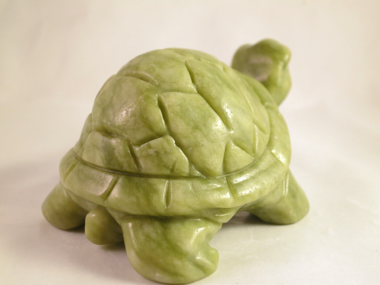 3.9″ GREEN SERPENTINE Carved and Polished TURTLE – PERU
