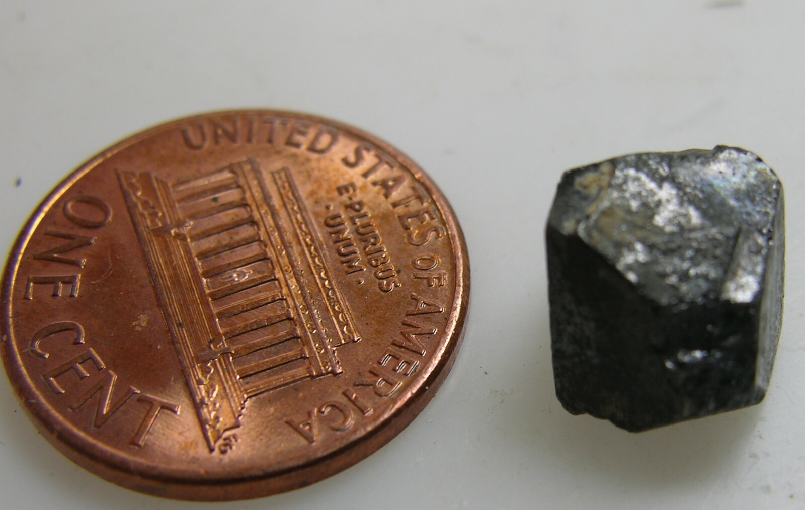 #5 10.00ct Pakistan 100% Natural Octahedron Magnetite Crystal Specimen 2.0g 10mm