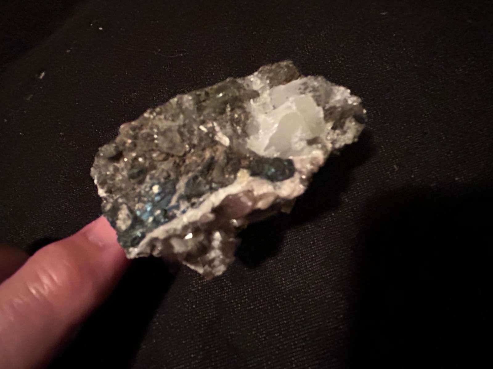 KB: SW FL BRIGHT BLUE/WHITE XLS OF SCHEELITE ON MATRIX, HUNAN PROVINCE, CHINA
