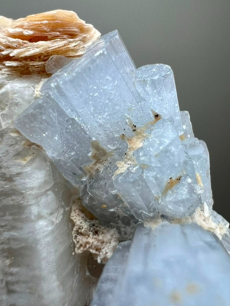 52CT, Top Quality! Natural Sky Blue Aquamarine Crystals with mica on matrix ,PAK