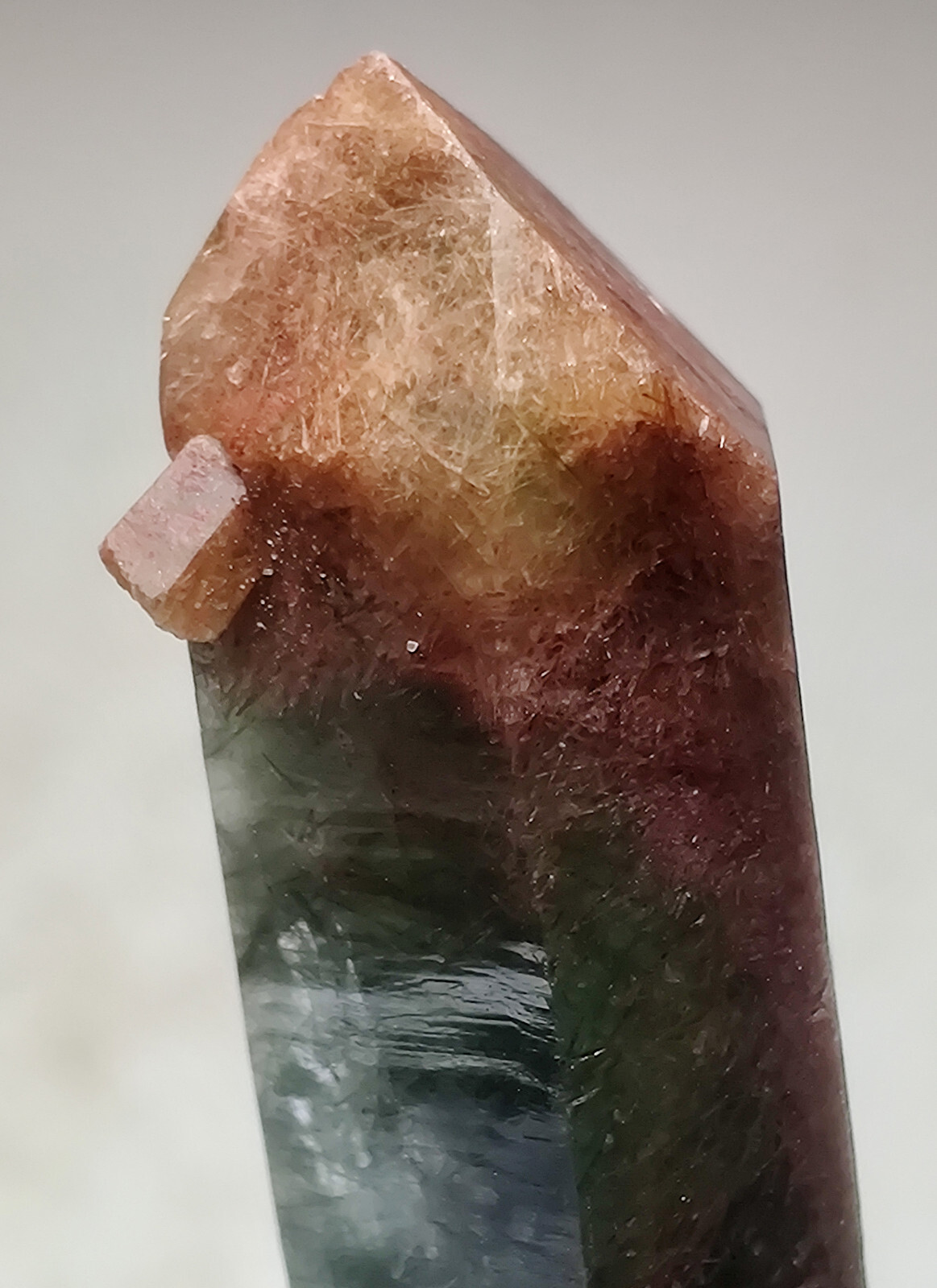 Epidote included Quartz crystal. Balochistan, Pakistan. 3 cm.