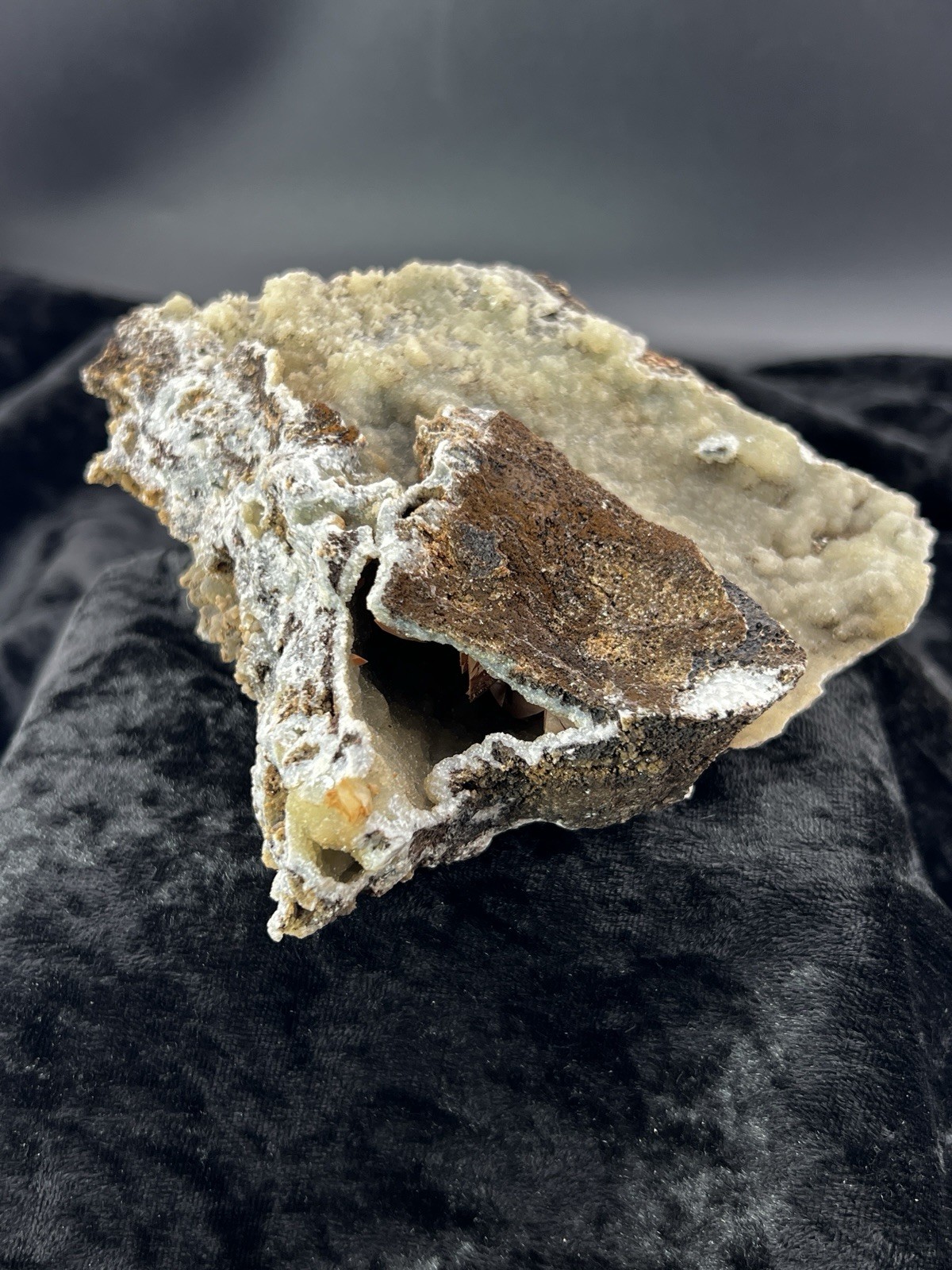 Smithsonite on Sphalerite with UV Calcite Ojuela Mine, Mexico. 1 LB. 13.7 oz
