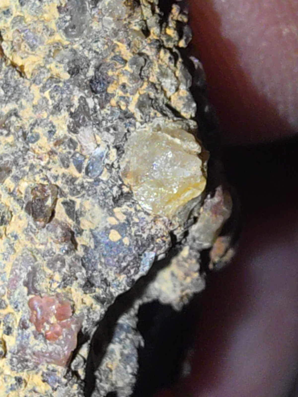 Bearing diamond rock that’s 1 1/2 tall by 1 1/4 inches in whith.