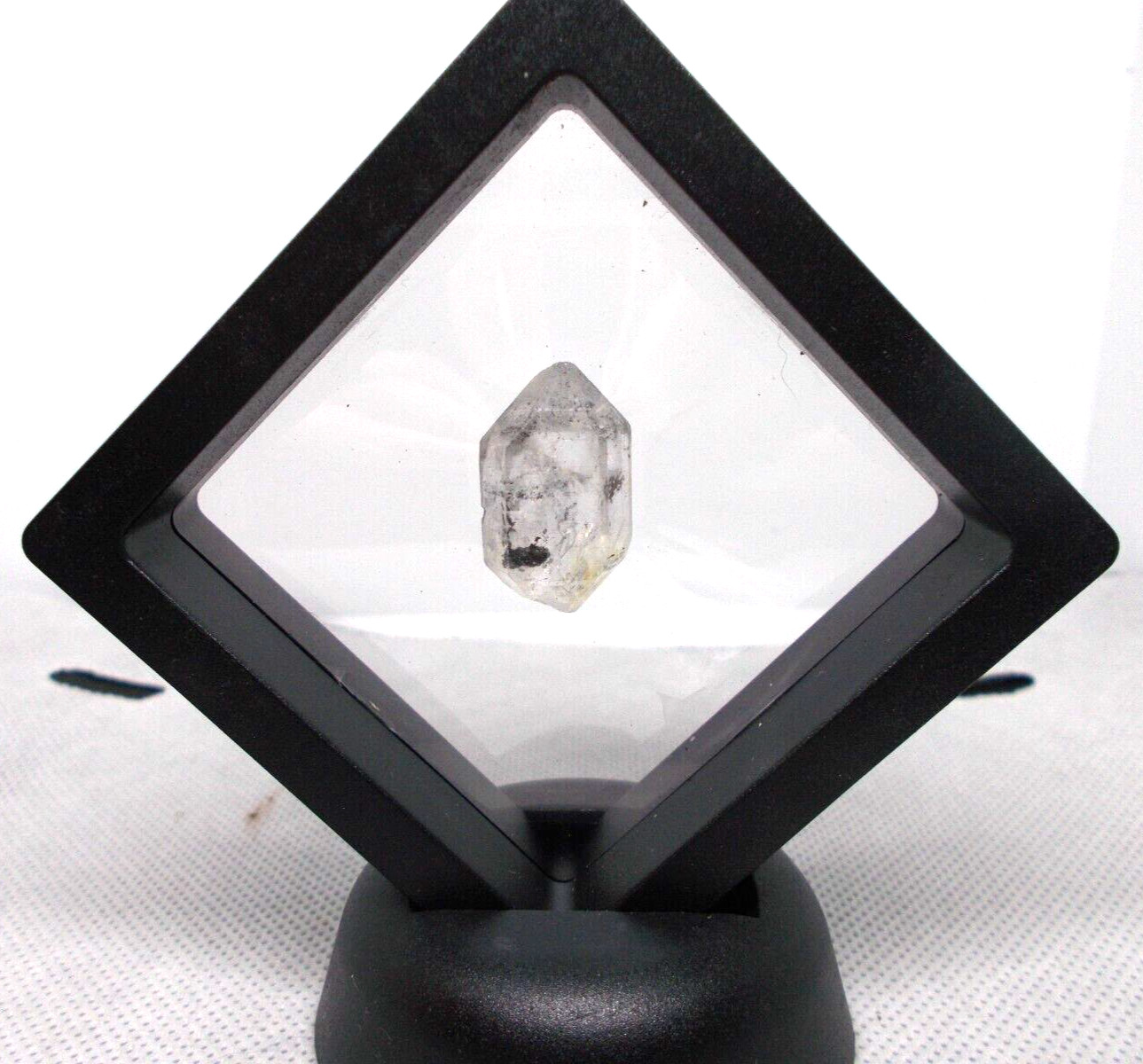 Hermiker diamond 1 ” x 1/2″ in display frame