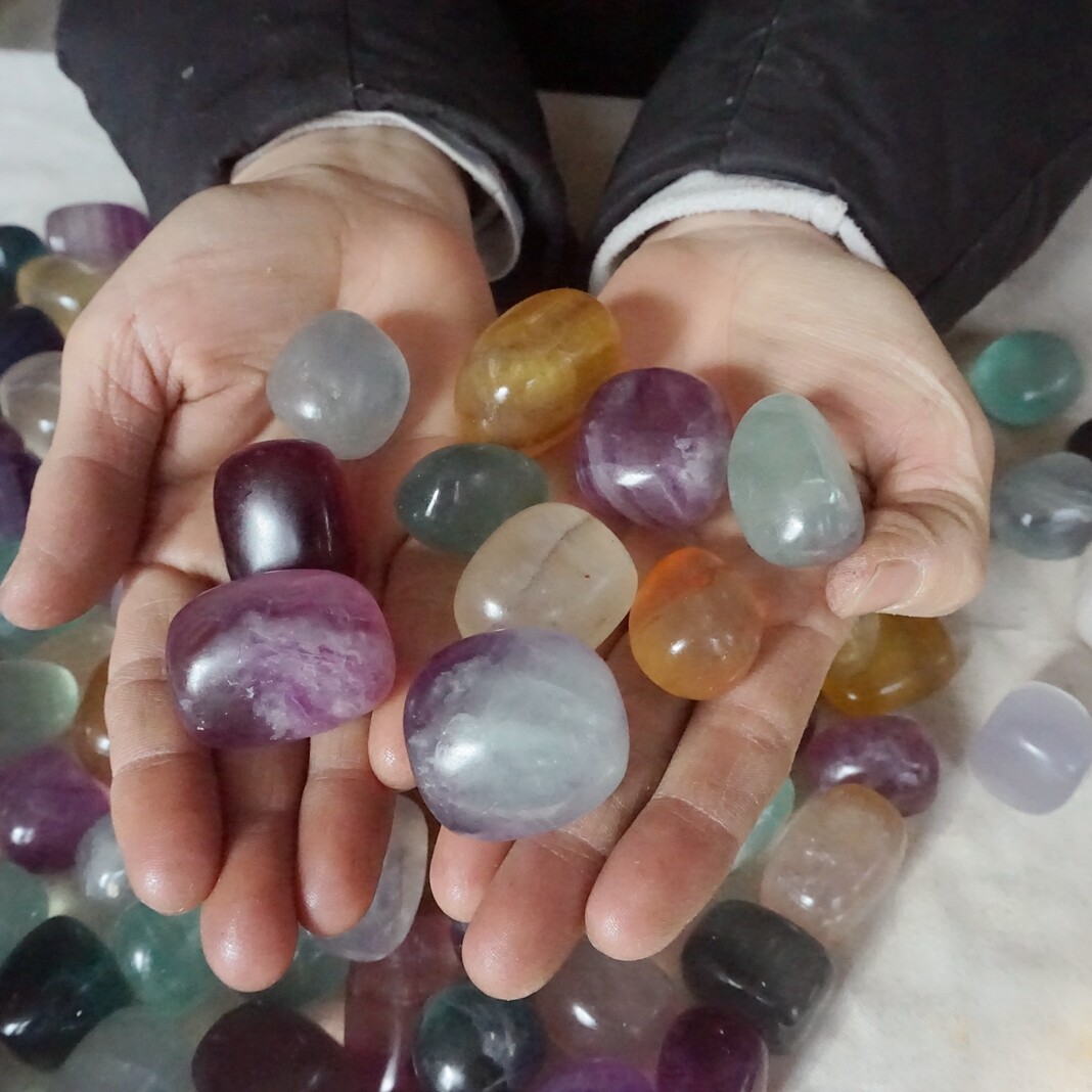 11LB 155Pcs Natural Rainbow Fluorite Quartz Crystal Palm Tumbled Stone Healing
