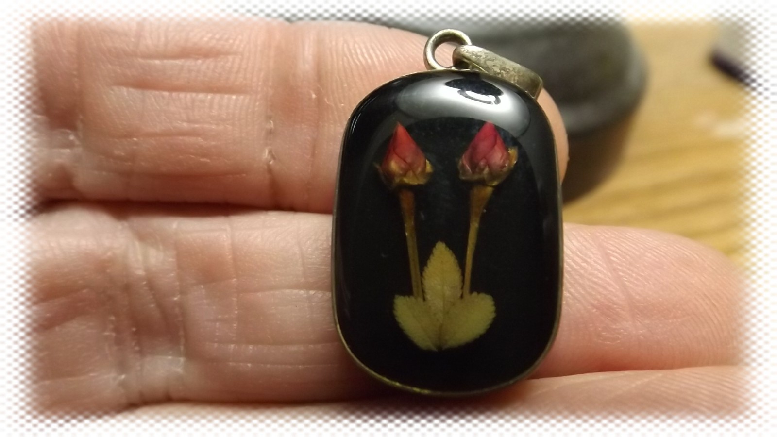 925 STERLING SILVER FOREVER REAL ROSE BUDS IN LUCITE PENDANT