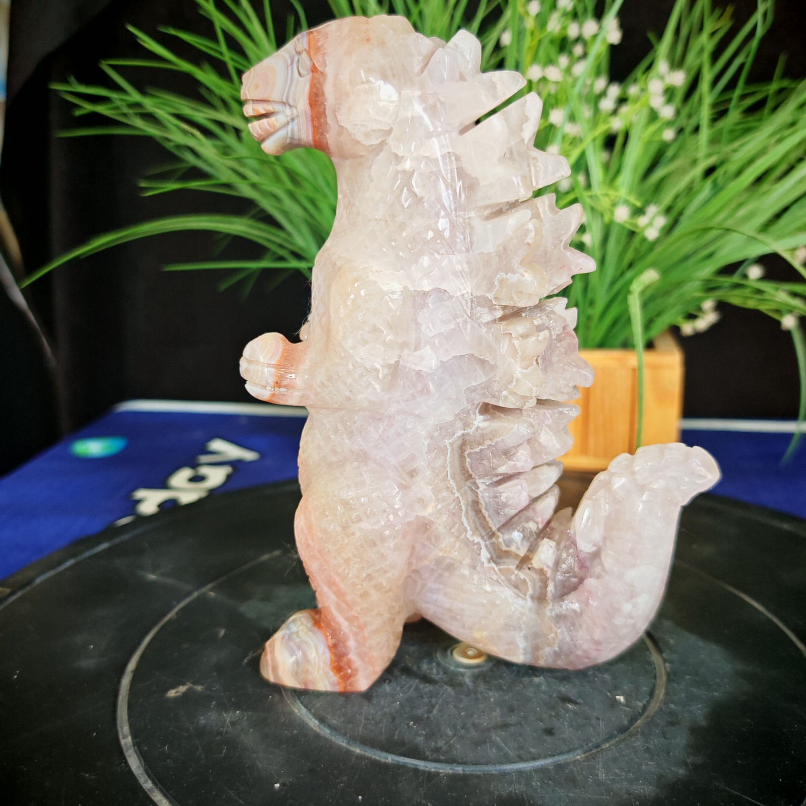4.40LBTop natural crystal hand carved therapeutic artwork2.0kg