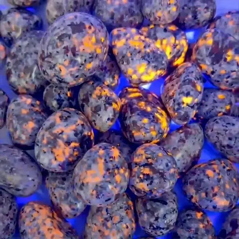 Natural Yooperlite Tumbled Stones UV Reactive Fluorescent sodalite Crystal Gift