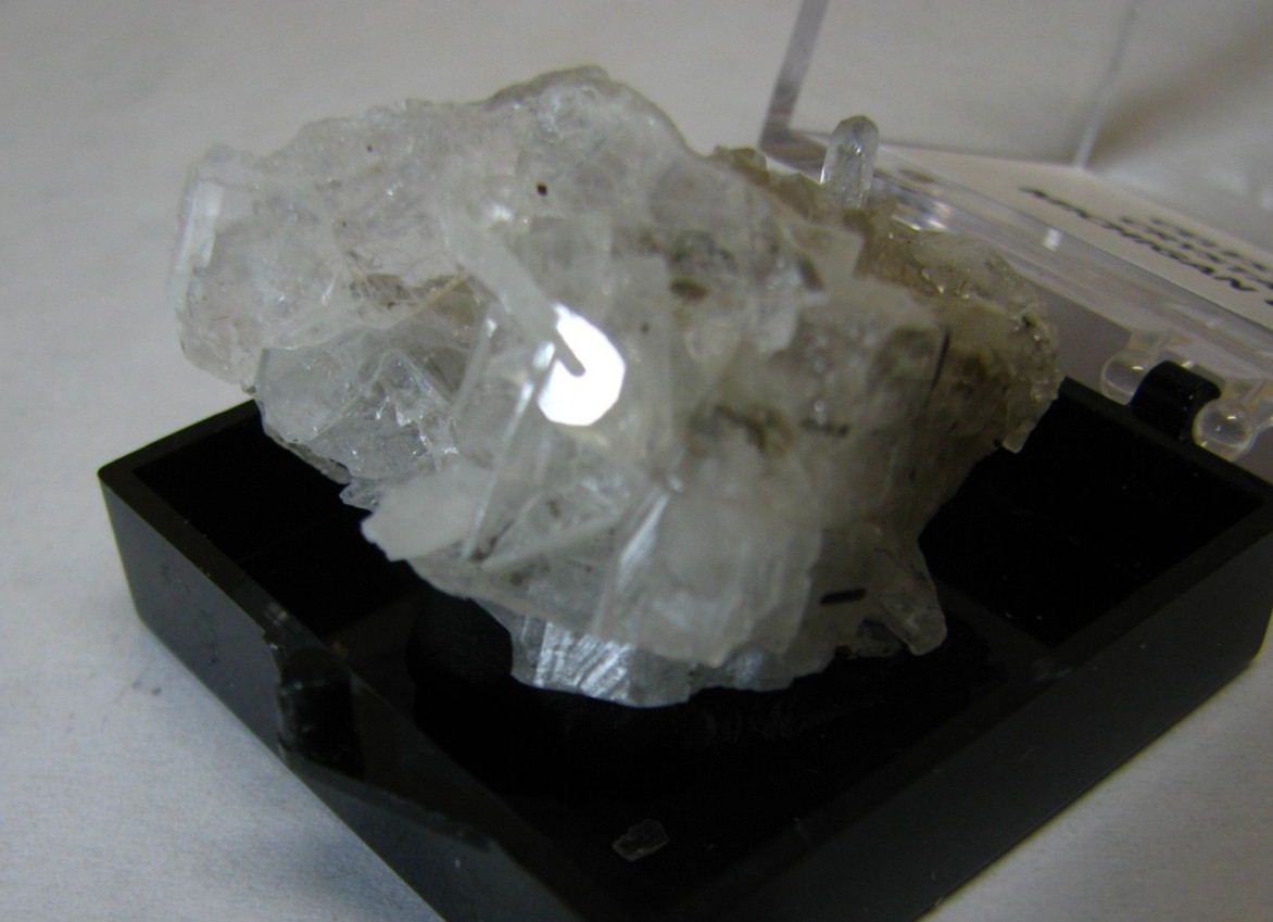 CLEAR/OPAQUE WHITE CELESTINE CRYSTALS MINIATURE IN CASE MICHIGAN USA #066