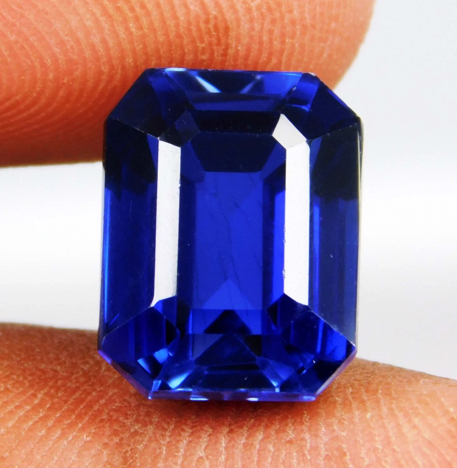 8.50 Ct Flawless 11.3×10.6×6.8 mm Royal Blue Ceylon Sapphire Emerald Gemstone