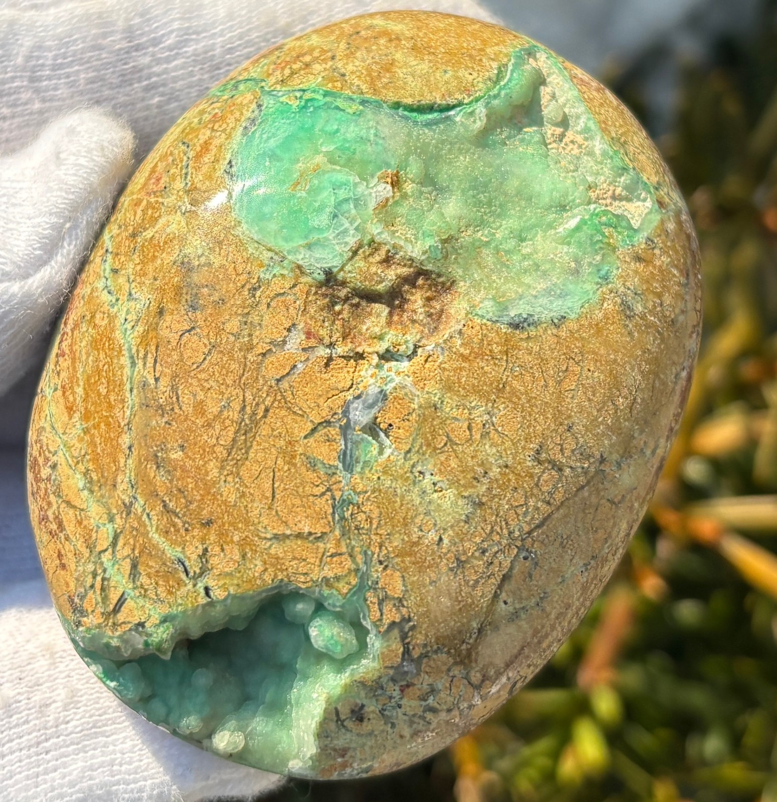 USA SALE SEE VIDEO 157g LOT 2 GREEN SMITHSONITE PALMSTONES PALM STONE STONES