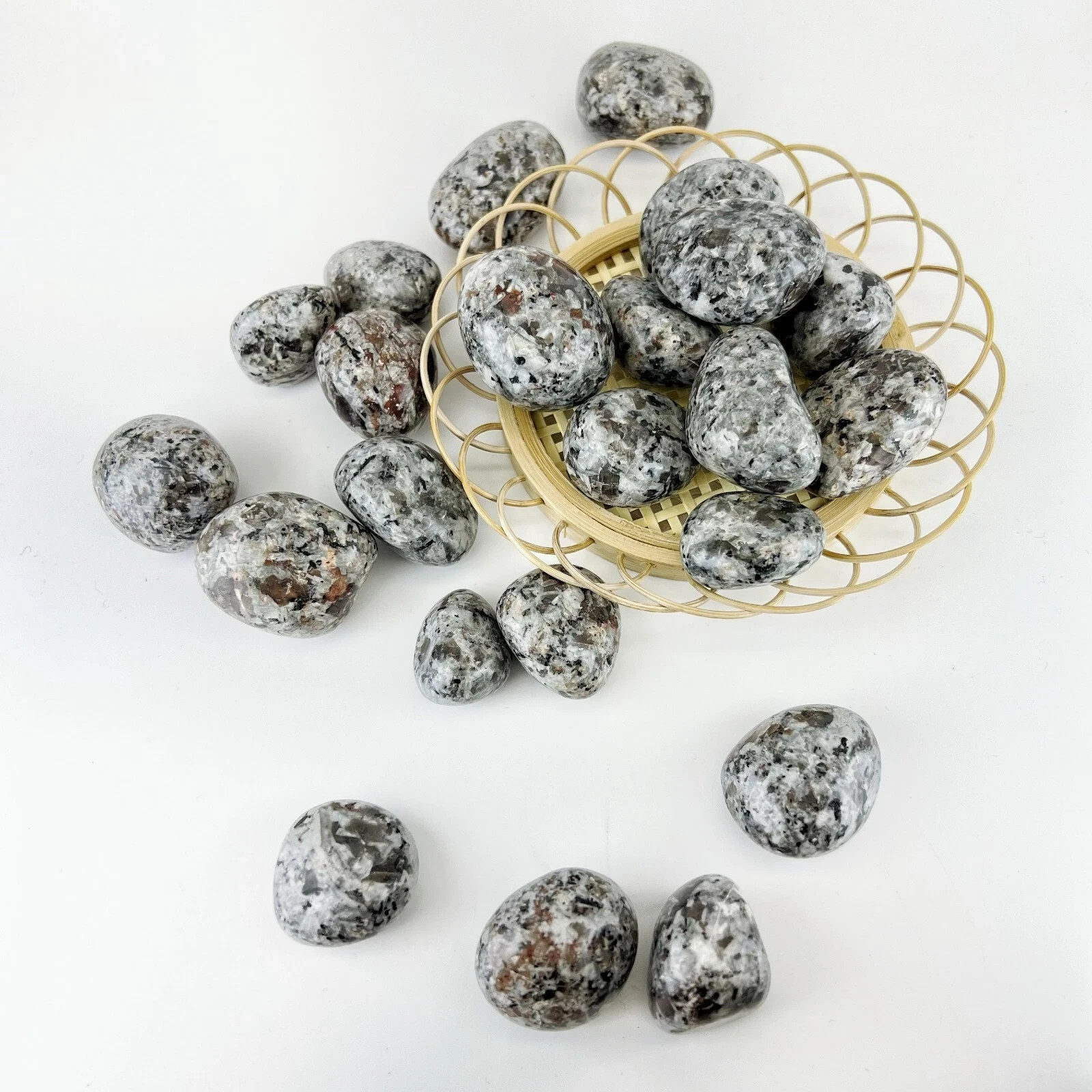 Natural Yooperlite Tumbled Stones UV Reactive Fluorescent sodalite Crystal Gift