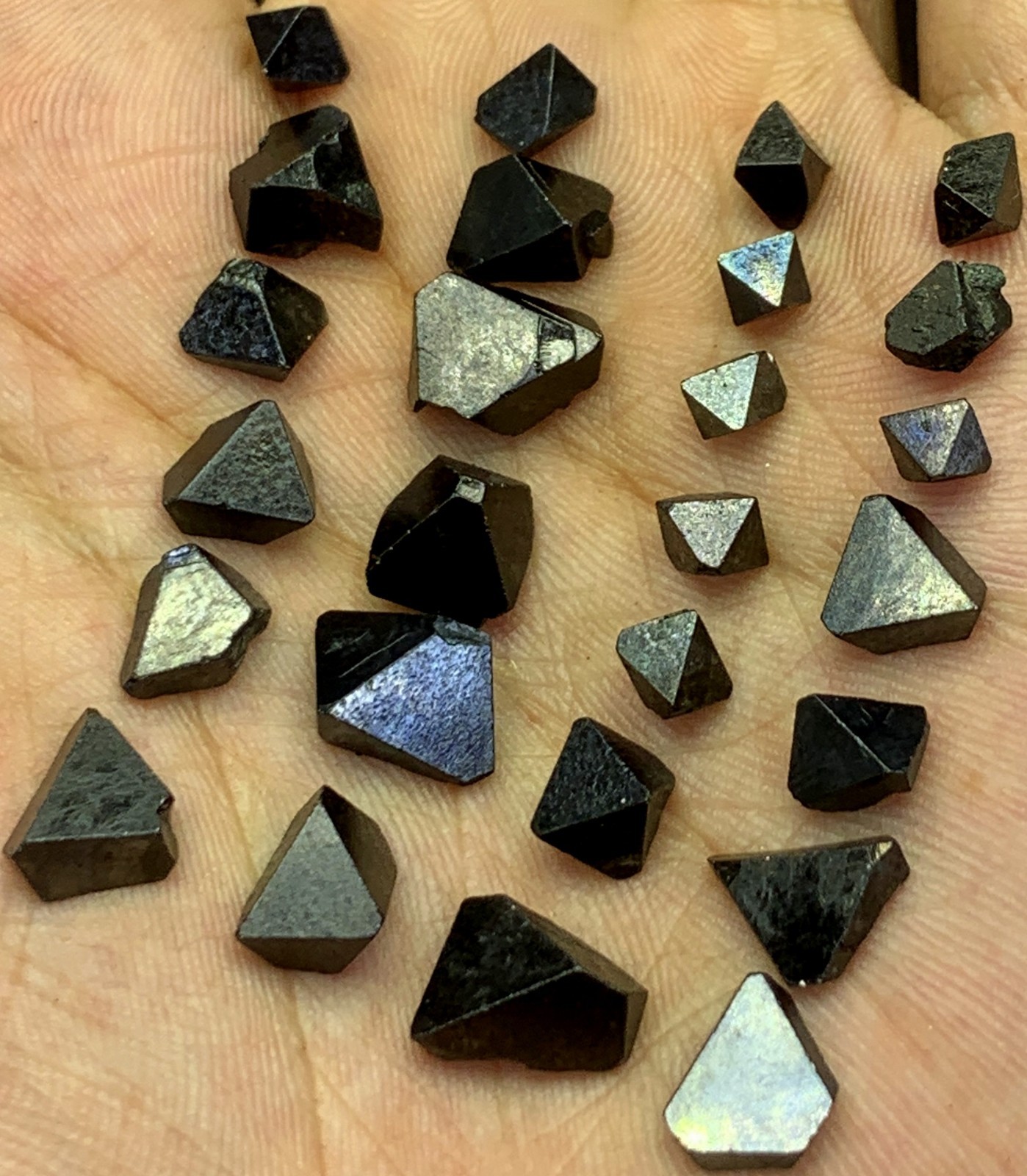68 Carats Natural Lustrous Black Magnetite Crystals Lot From Zagi Pakistan