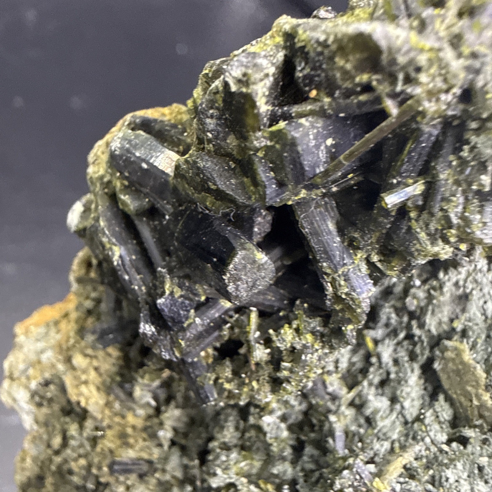 2.5 Lb Large Natural Epidote On Matrix From Pakistan. A+ Specimen,Minerals,Gems.