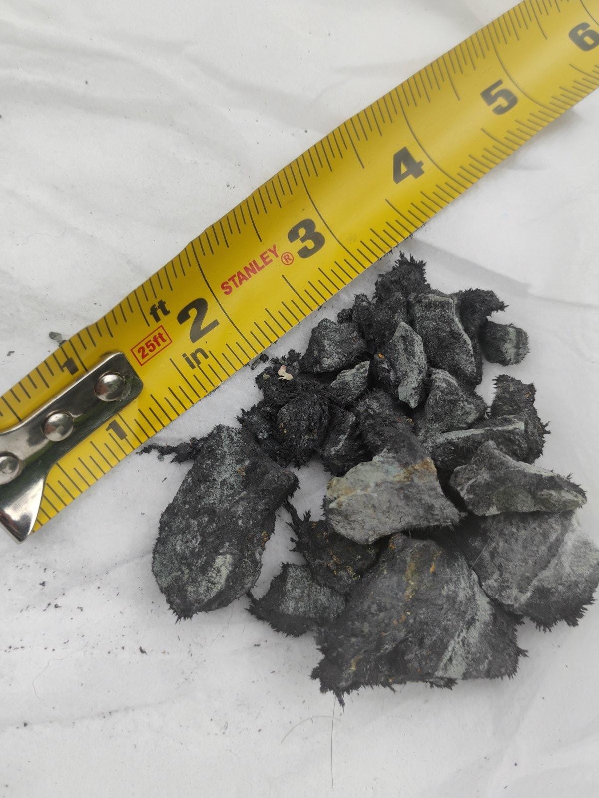 Large Lodestone Magnetite plus smaller stones iron+powder – 3.4 lbs 1542g USA