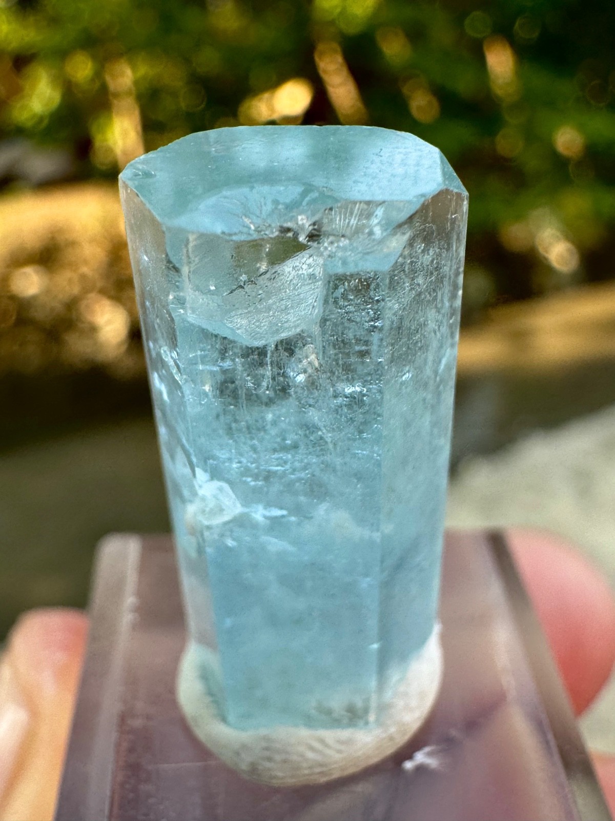 Natural Transparent Sky Blue Aquamarine Crystal , 22 Carats @ Minerals