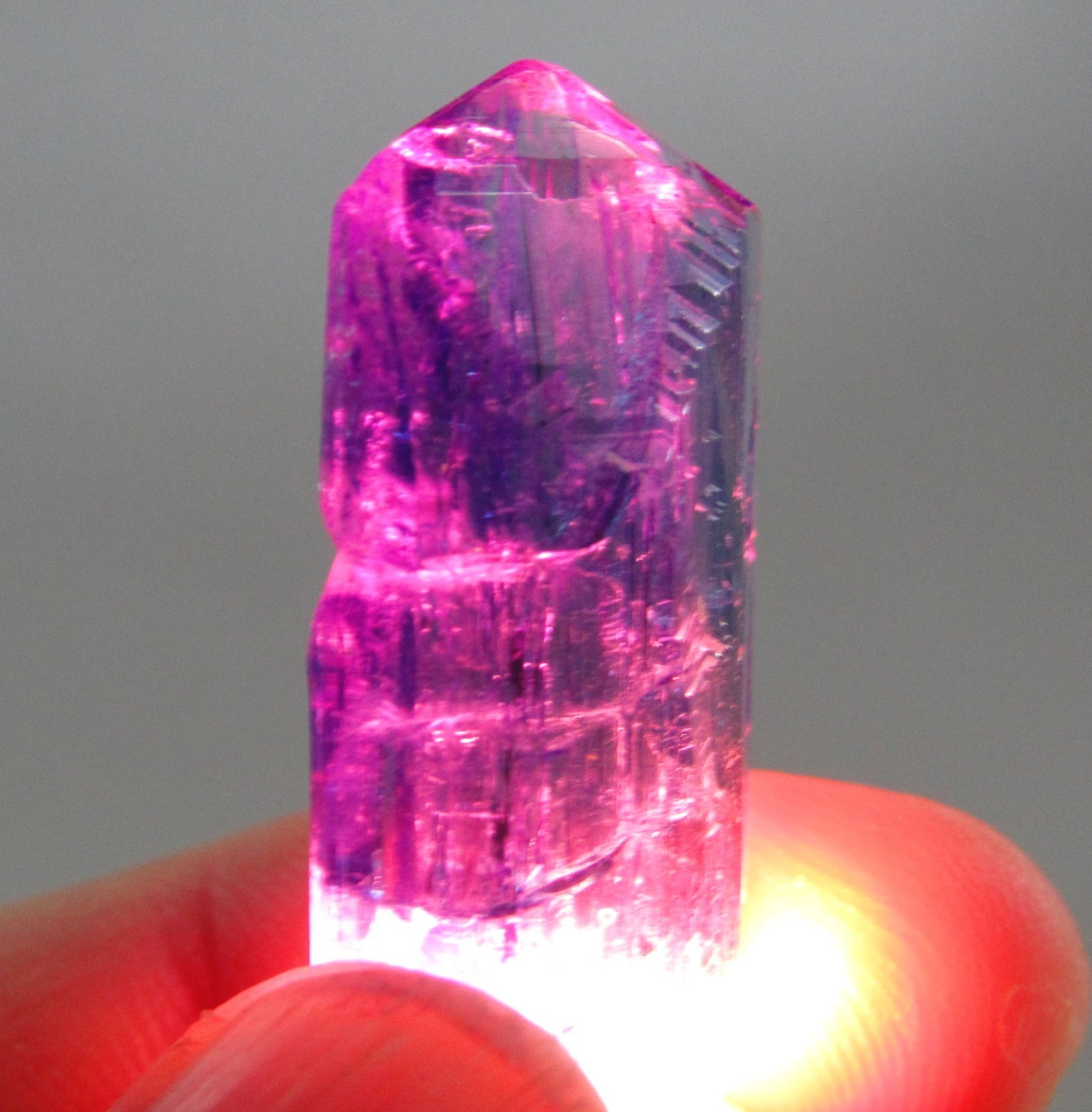EXTRAORDINARY VIBRANT NEON PURPLE UNHEATED GEM TANZANITE CRYSTAL!!! TANZANIA
