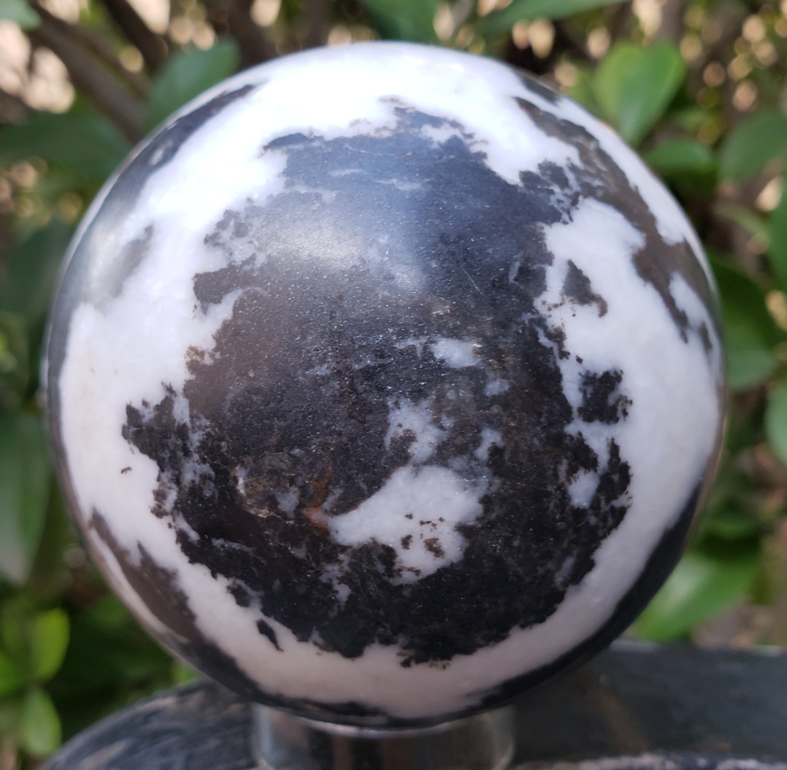 2.9″ Zebra Jasper Chalcedony Crystal Sphere Orb Ball Phosphorescent UV, 594g