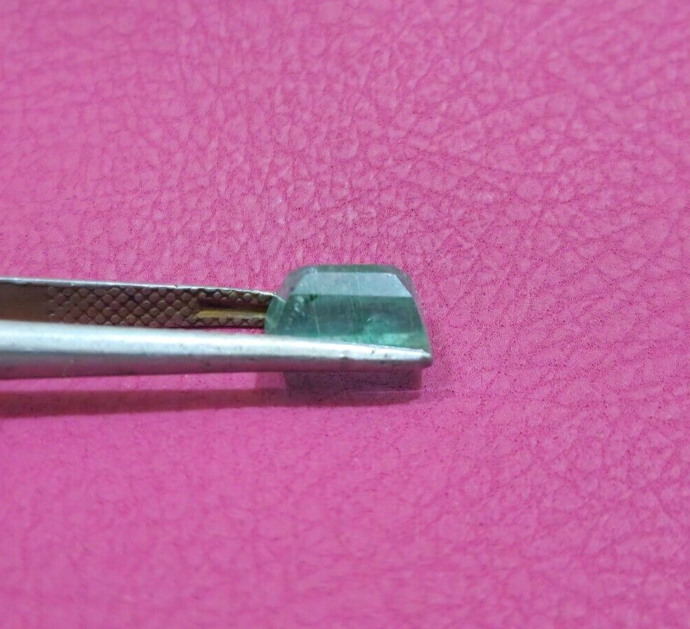 Unique Zambian Green Emerald 1.65 Crt Faceted Rectangle Cut Shape Loose Gemstone