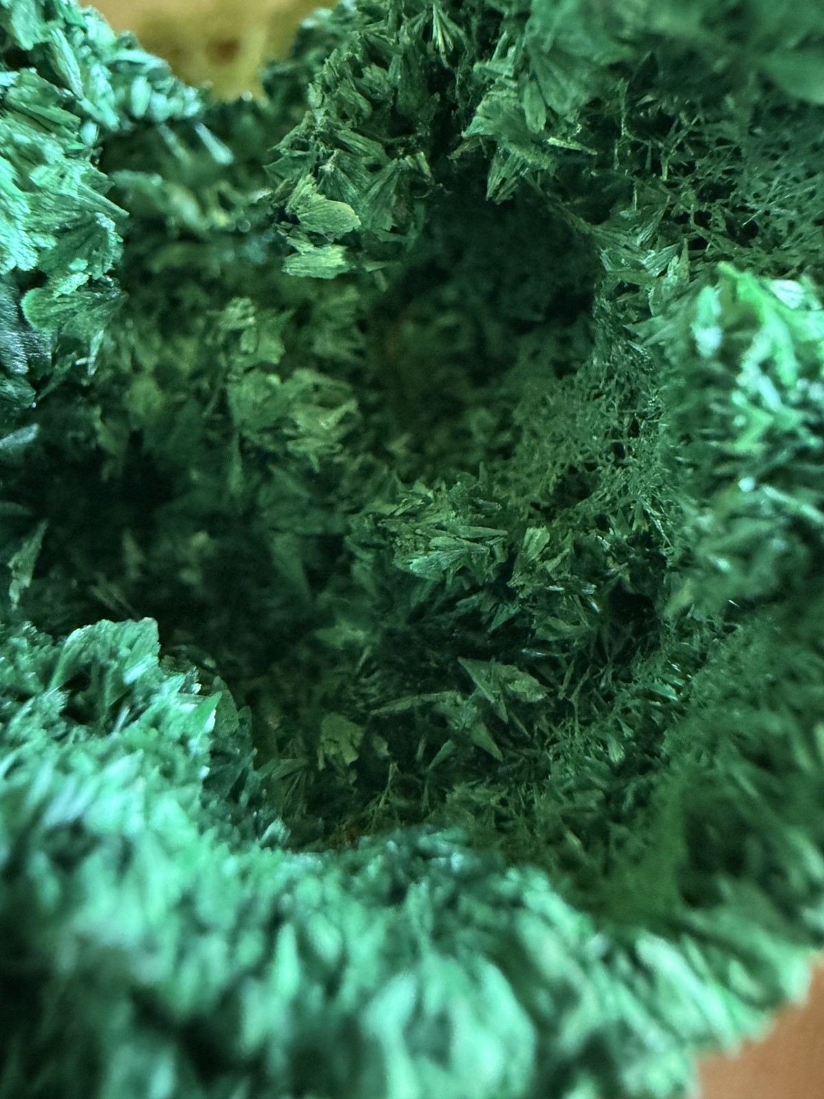 Malachite Crystal Specimen (Floating, No Matrix) – 5.68 oz