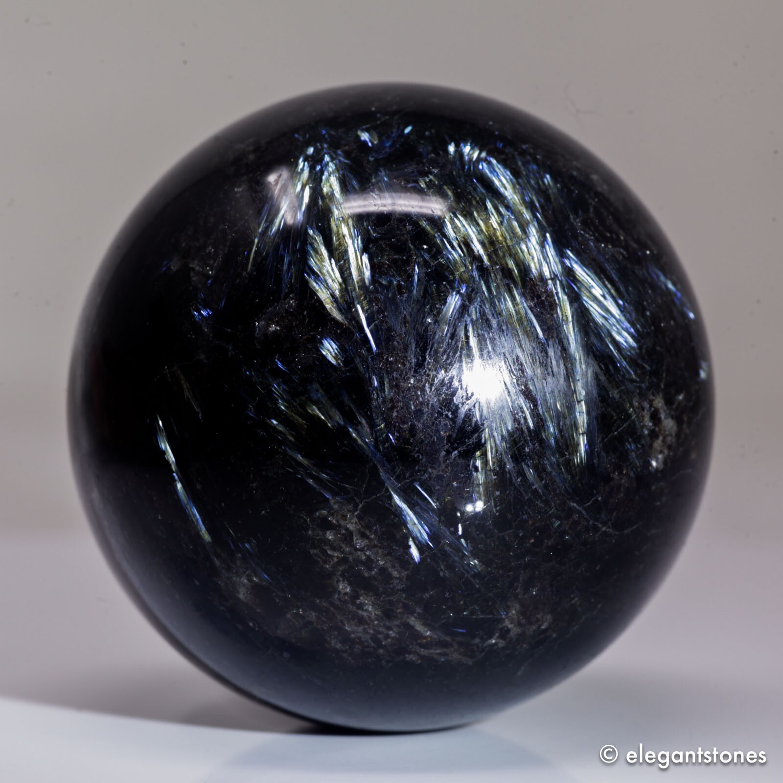 546g69mm Arfvedsonite Sphere Crystal Ball Blue Flash Fireworks Quartz Healing