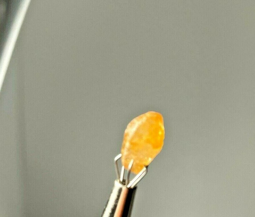 Sri Lanka sapphire crystal corundum, old stuck