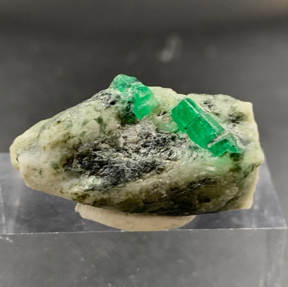 Vivid Green Emerald Crystal Specimen 55 CT Natural Emerald Gemstone Pakistan