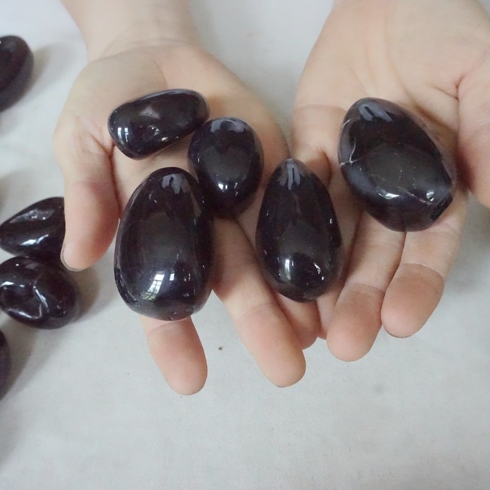 2.2LB 21Pcs Black Carnelian Agate Crystal Geode Egg Carved Palm Stone Healing