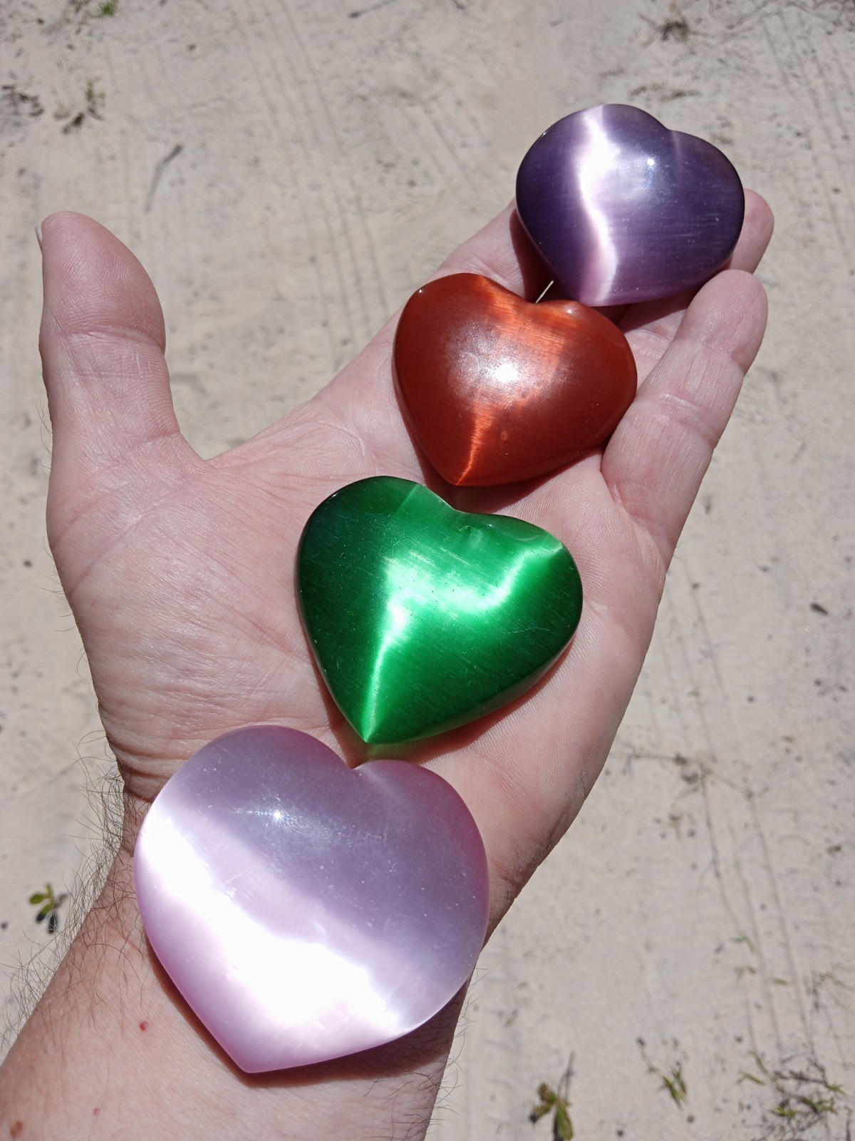 Lot of 4 Rainbow Glass Cat’s Eye Hearts! Color shifting.. Q1