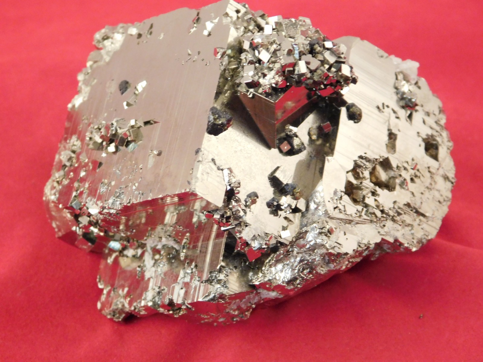 wOw BIG! AAA Pyrite CUBE Cluster 100% Natural Peru 825gr