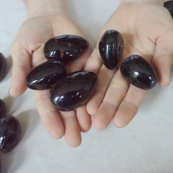 2.2LB 21Pcs Black Carnelian Agate Crystal Geode Egg Carved Palm Stone Healing