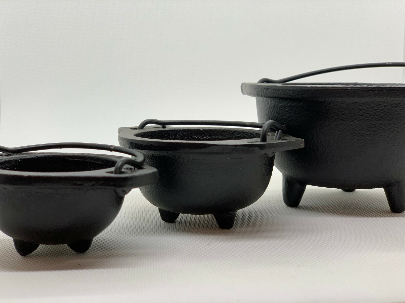 2.5″ 3″ & 6″ Diameter Cast Iron Cauldron With Handle For Smudging,Incense Burner