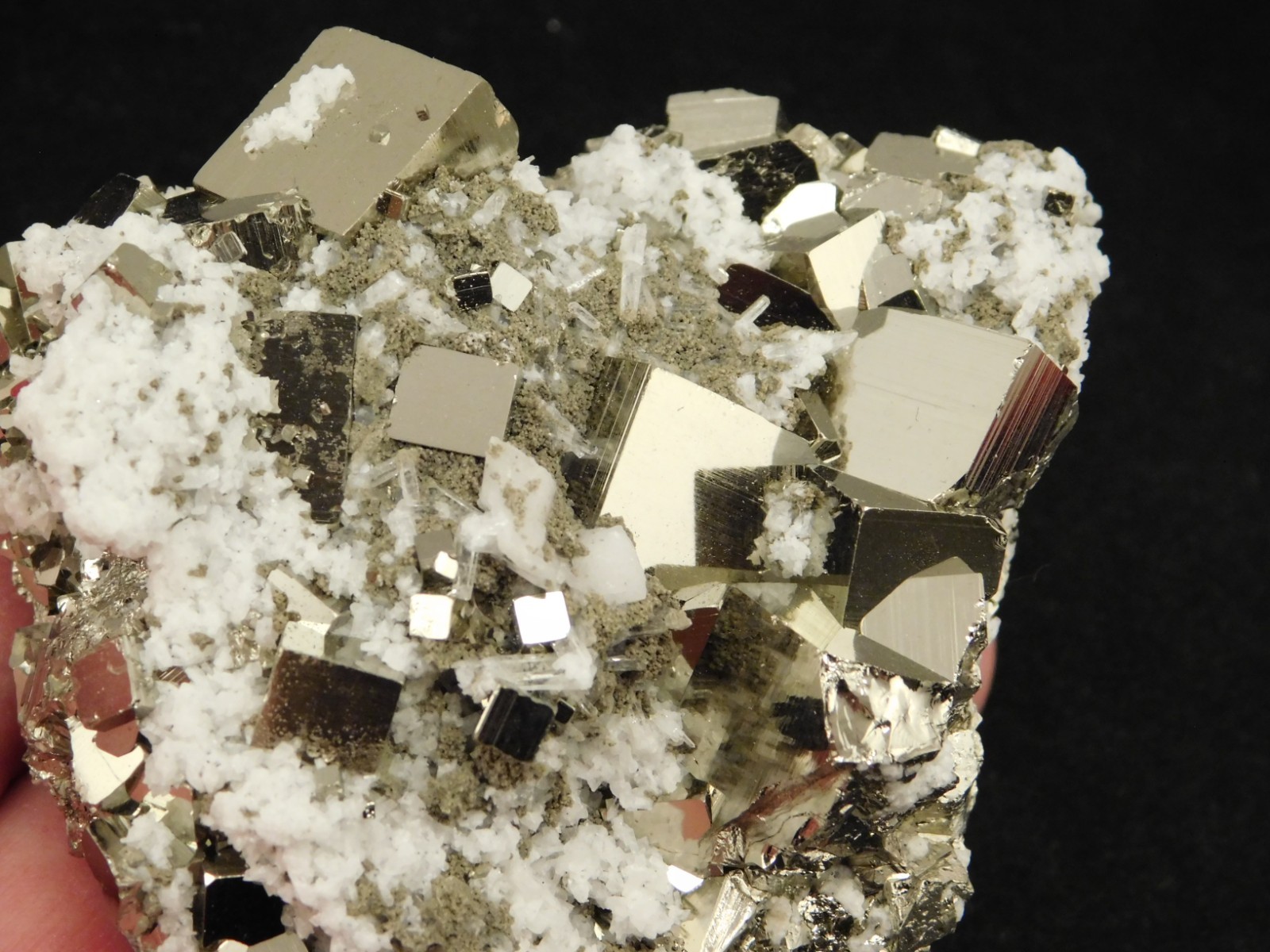 NICE! PYRITE Crystal CUBE Cluster with Druzy Quartz From Peru 233gr