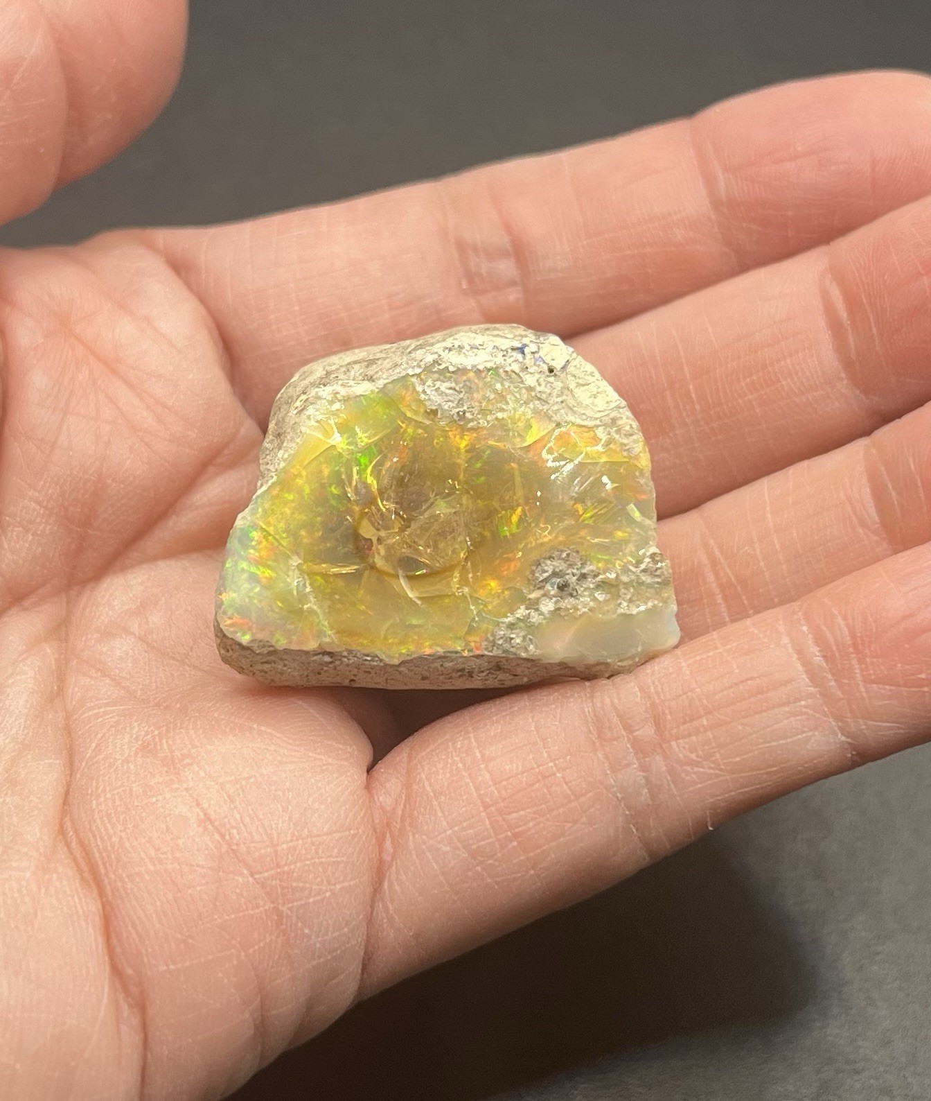 Ethiopian Welo Genuine Opal 23.8g Approximately 1 1/2in AWESOME FLASHES