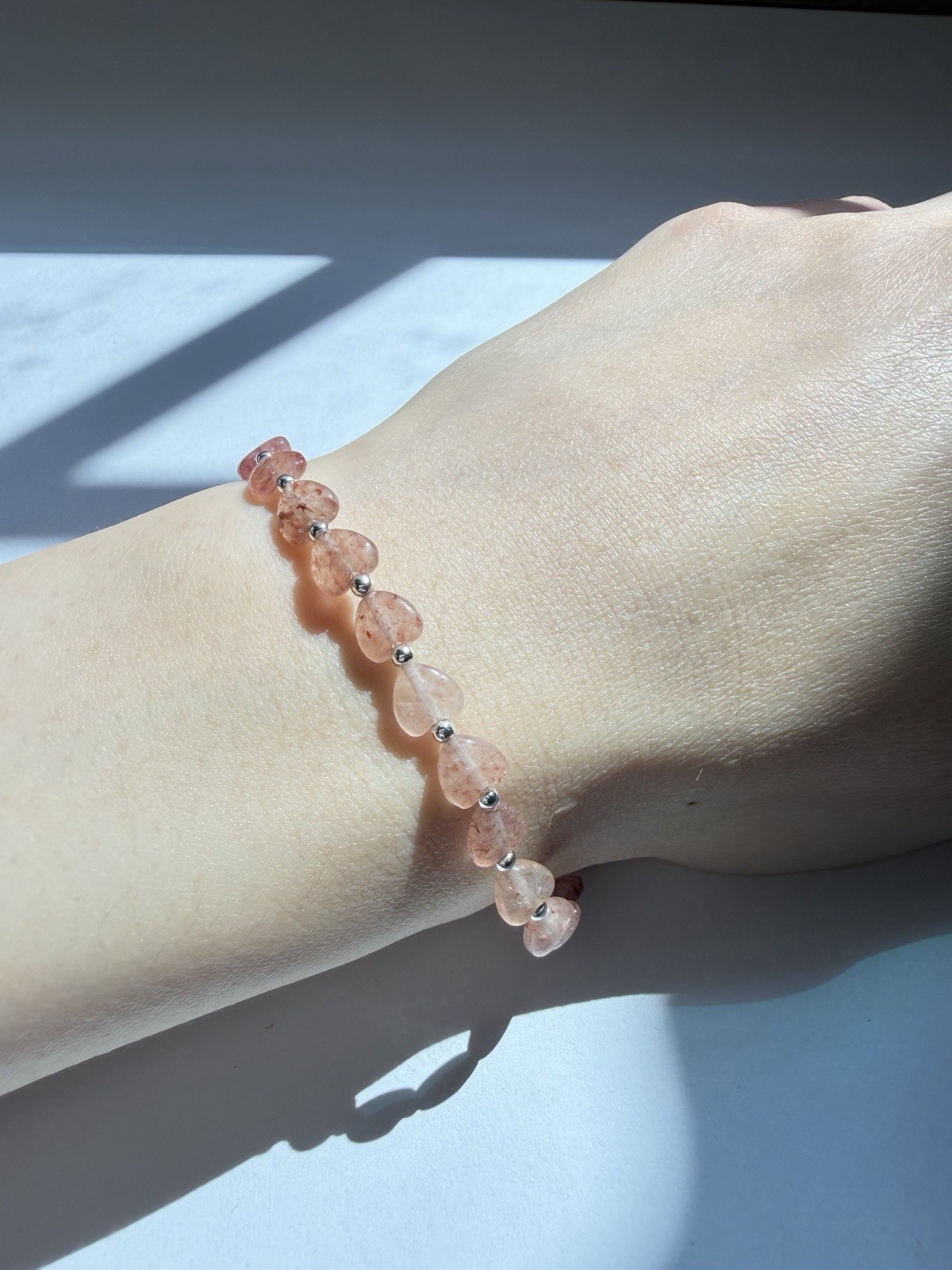Strawberry Quartz Ombre Heart Stretch Bracelet – Natural Pink Gemstone, 6mm