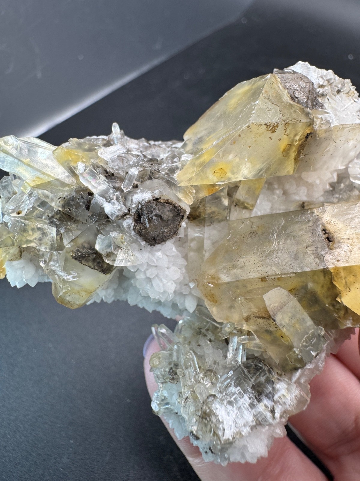 6557 Auralight Calcite on White Quartz BRIGHT UV Fu Jian 100g