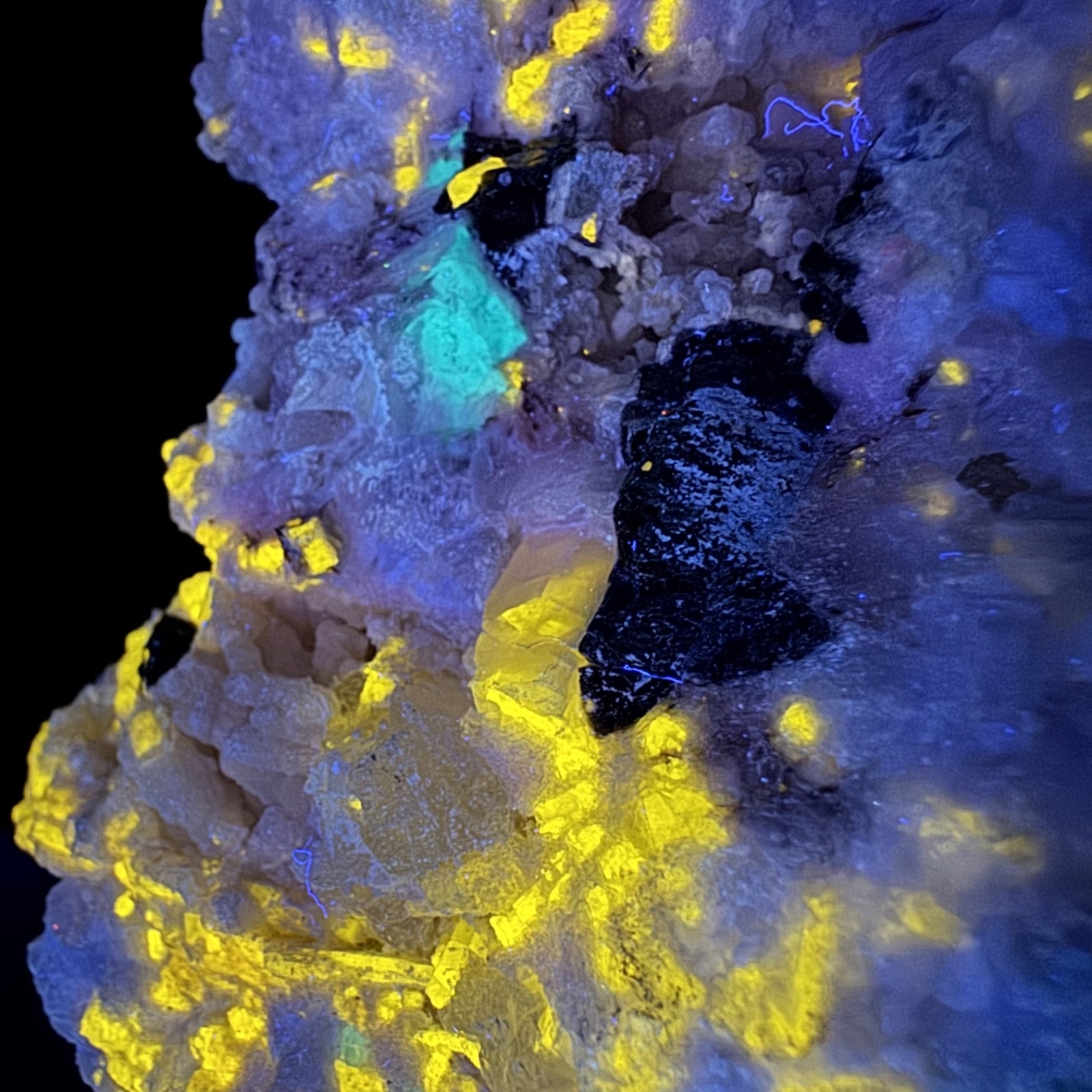 Fine Fluorescent Fluorapatite Crystals on Microcline: Himalaya mine, California