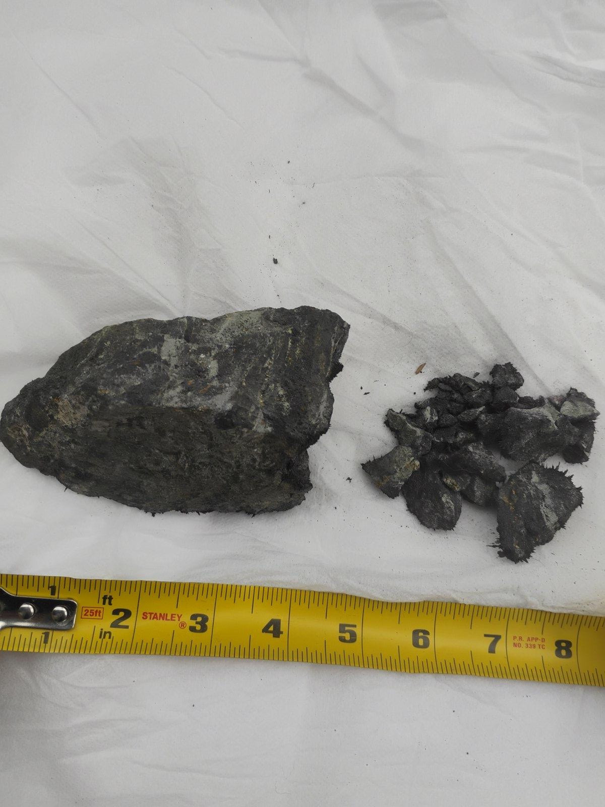 Large Lodestone Magnetite plus smaller stones iron+powder – 3.4 lbs 1542g USA