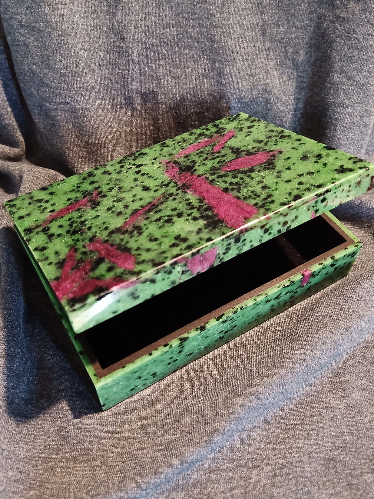 Ruby in Zoisite Box, Large 4″x6″ Mint Condition, Beautiful Color and Pattern